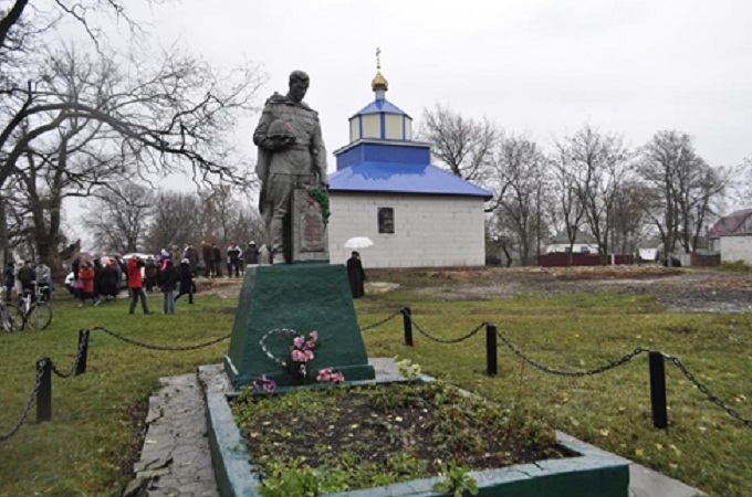 В селе Мехедовка освятили новопостроенный храм УПЦ на месте сгоревшего