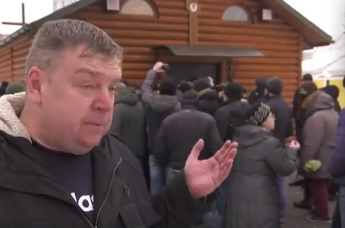 Во Львове националисты заблокировали храм УПЦ