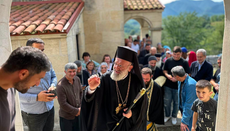 ეპისკოპოსმა ღვთისმშობლობასთან დაკავშირებით საზეიმო ღვთისმსახურება აღავლინა