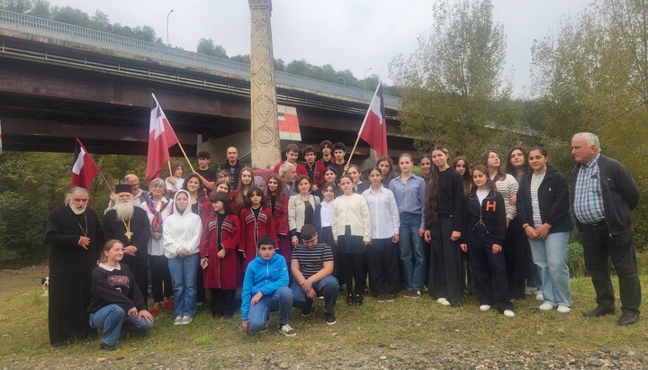სოფელ ბორითში მერაბ კოსტავას ხსოვნას პატივი მიაგეს