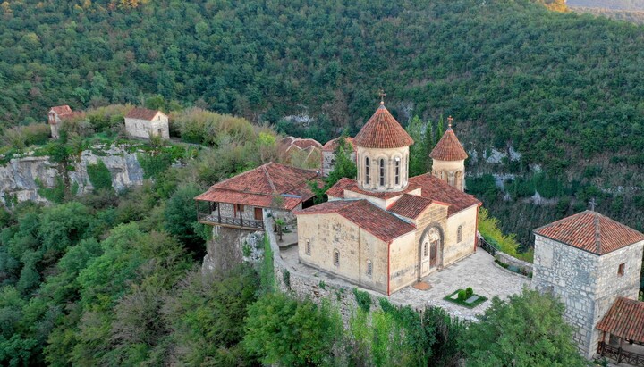 წმიდა დიდმოწამენი დავითი და კონსტანტინე მხეიძეები