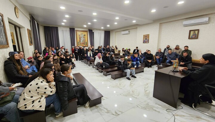 ბავშვებისთვის განკუთვნილ შეხვედრას პედაგოგი მედეა ჩადუნელი უძღვებოდა. ფოტო: მაცხოვრის ფერისცვალების სამრევლო