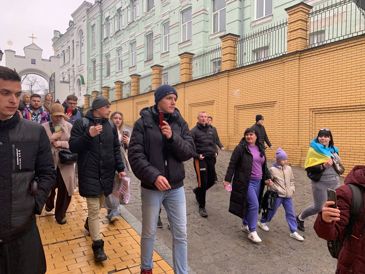 Chronicles of standing for the Lavra: April 2 photo 2