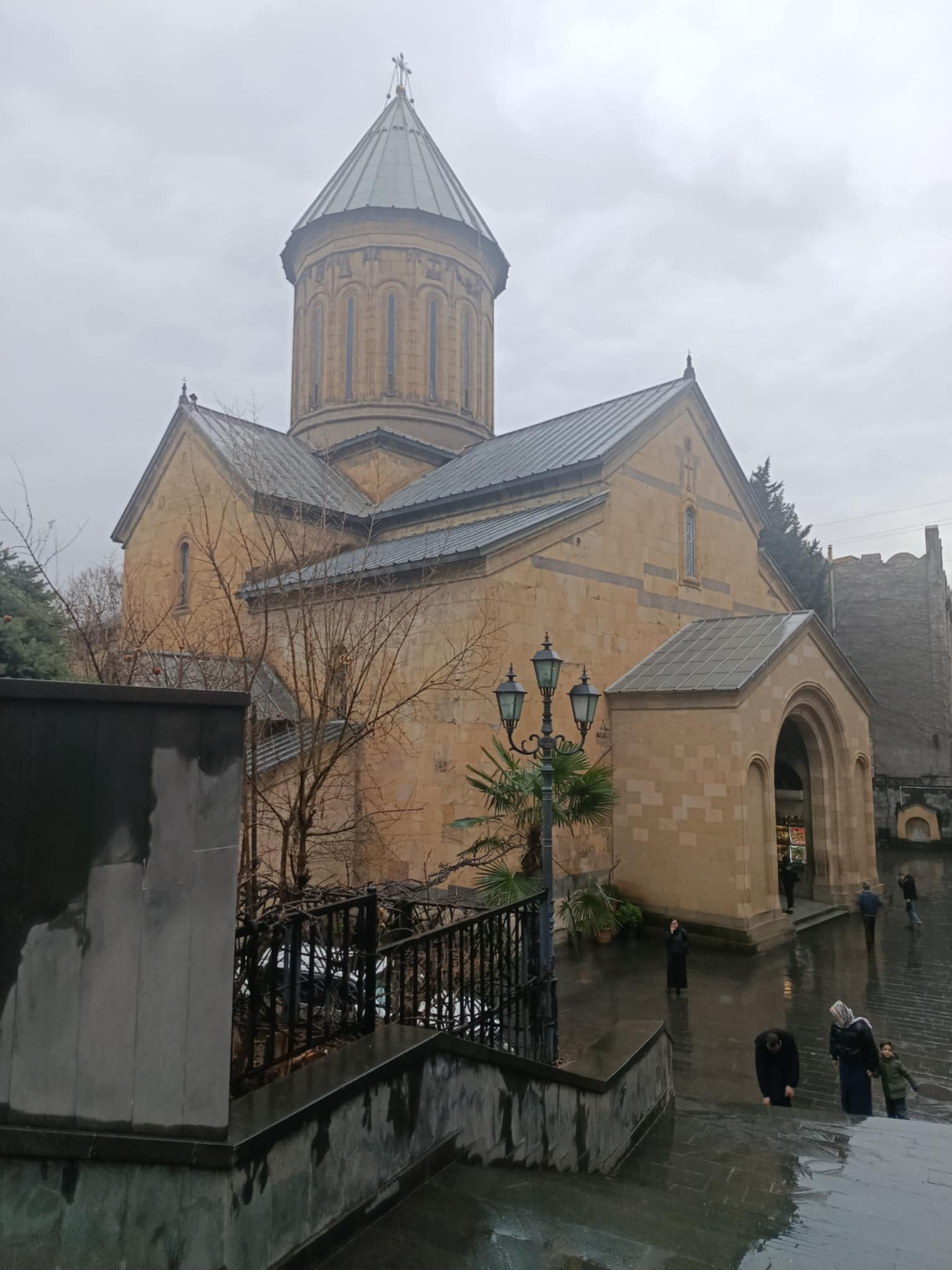 სიონის ტაძარში სამზადისი პატრიარქის სამუდამო განსასვენებლისთვის - სურათი 2