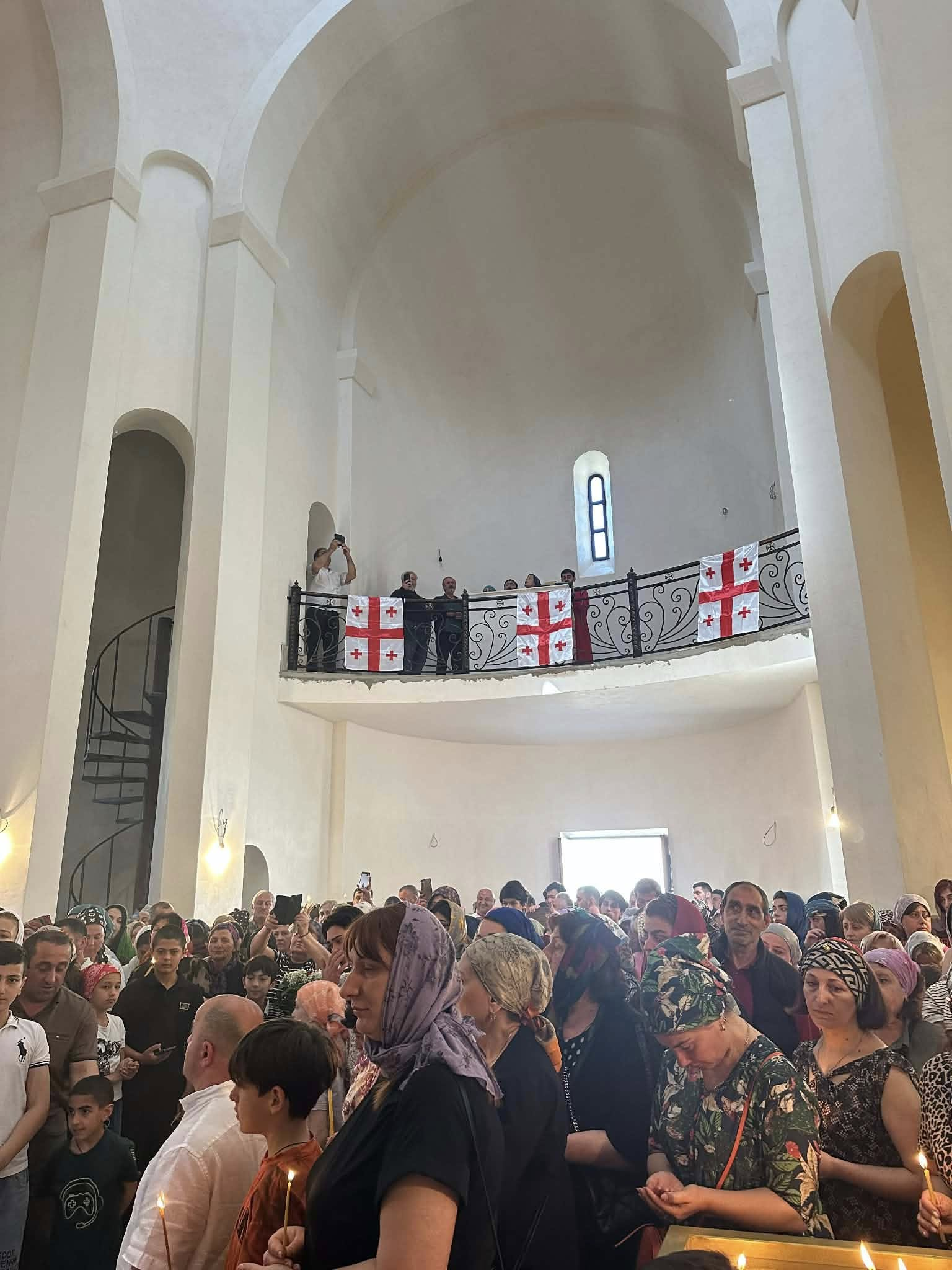 ზესტაფონში  კვალითის დასაზლებაში ახალმოწამეთა სახელობის ტაძარში პირველი ლიტურგია აღევლინა - სურათი 1