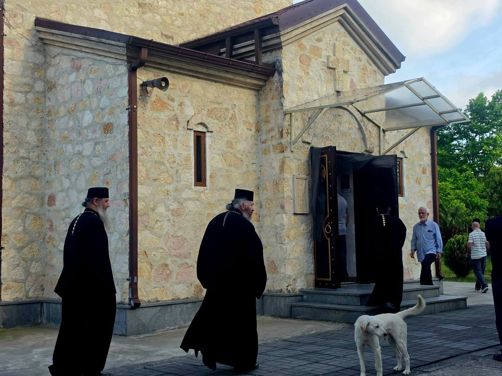 ზუგდიდისა და ცაიშის მიტროპოლიტმა გერასიმემ დარჩელში პარაკლისი გადაიხადა - სურათი 1