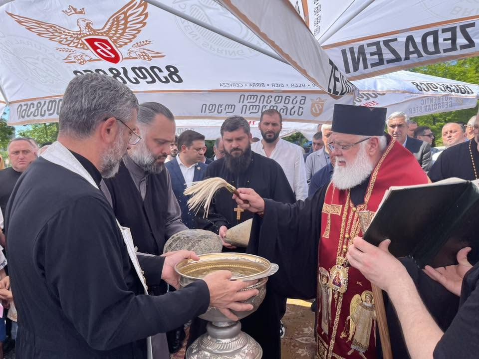  ბათუმისა და ლაზეთის მიტროპოლიტმა დიმიტრიმ ჩაქვში „მაცხოვრის შობის“ სახელობის ტაძრის საძირკველი აკურთხა - სურათი 1