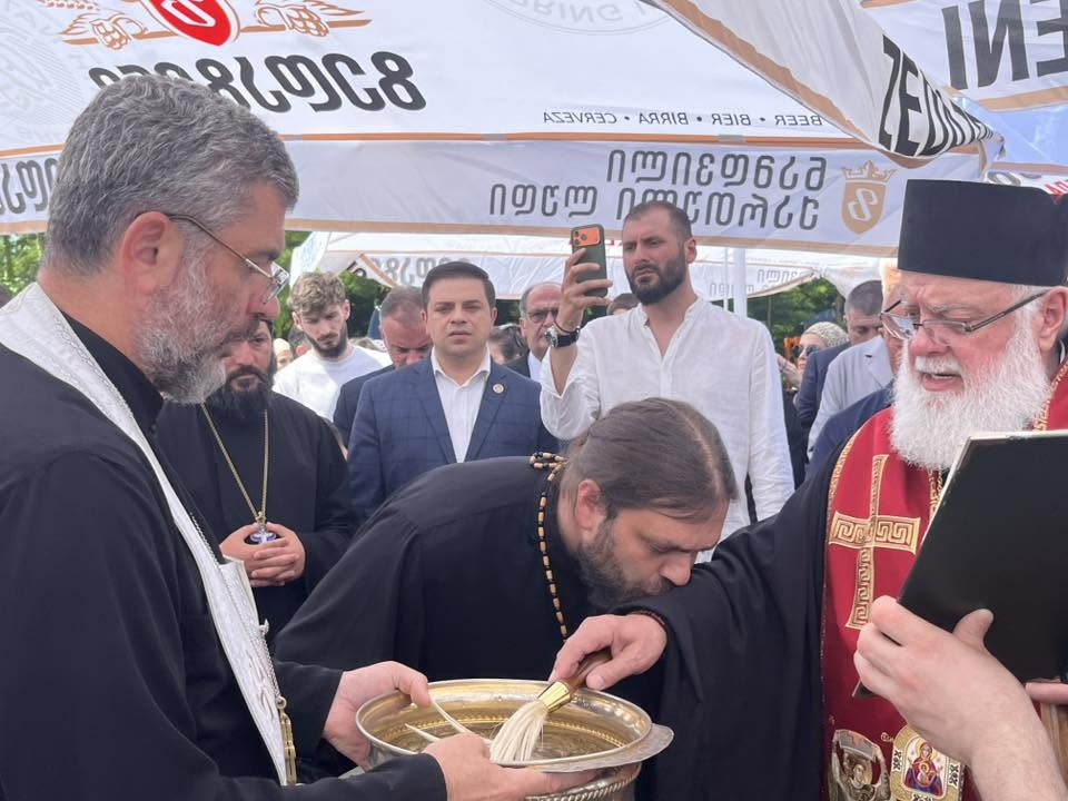  ბათუმისა და ლაზეთის მიტროპოლიტმა დიმიტრიმ ჩაქვში „მაცხოვრის შობის“ სახელობის ტაძრის საძირკველი აკურთხა - სურათი 2