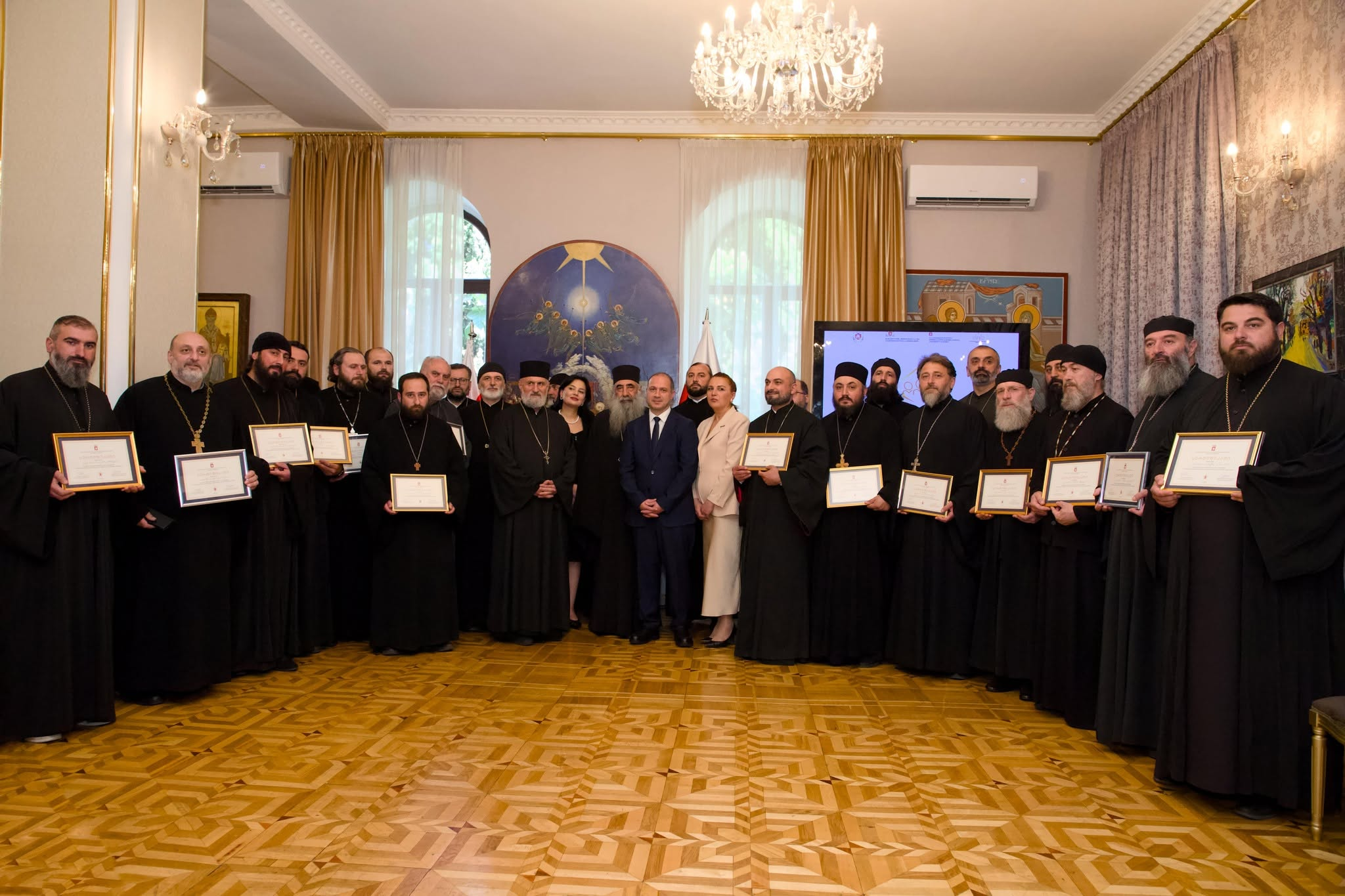 საქართველოს საპატრიარქოში „ღირებულებითი განათლების“ პროგრამაში ჩართული პირები დააჯილდოვეს - სურათი 2