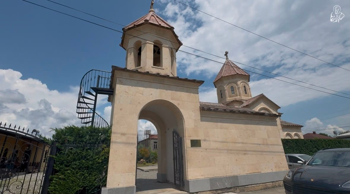 ზუგდიდის წმინდა მოციქულთა თავთა პეტრესა და პავლეს სახელობის ტაძარი - სურათი 1