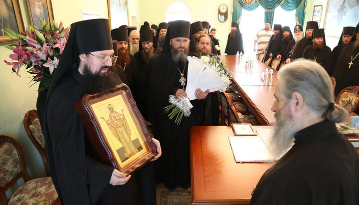 фото