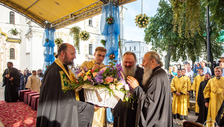 фото